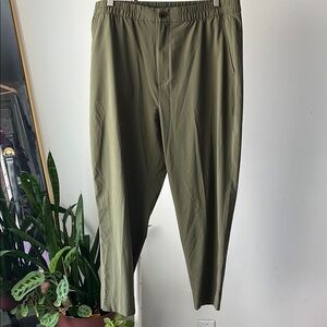 Banana Republic AIR STRETCH tapered Green Chinos Relaxed Fit L